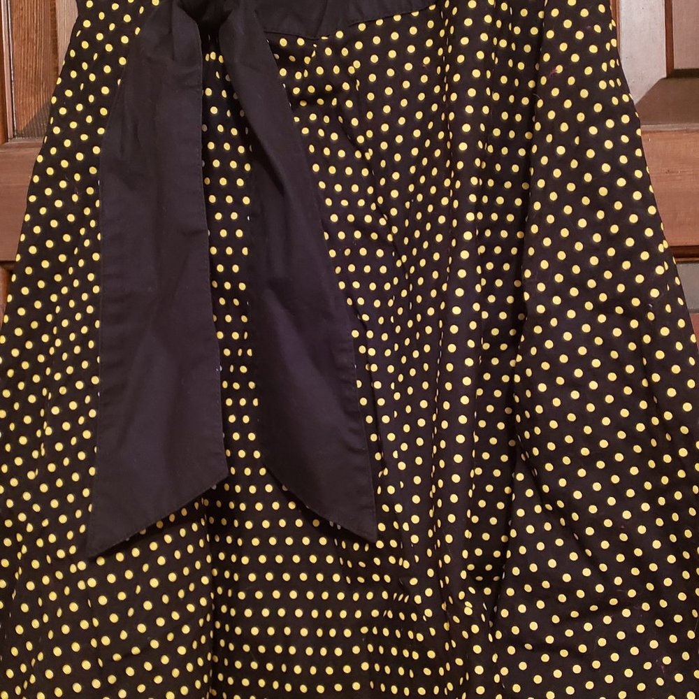 Ladies Beauty Fiend flared skirt size Medium; black tie-sash; zipper pre-owned